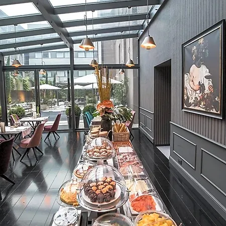 Hotel Fifty House