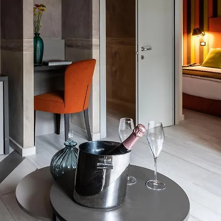 Fifty House Cellini Отель