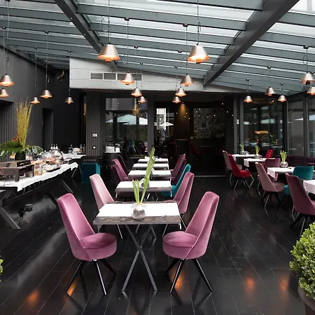 Fifty House Cellini Отель